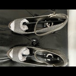 Womens Guess high heels: